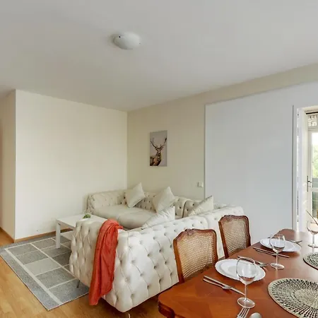 Διαμέρισμα Chic And Spacious Apart With Parking *