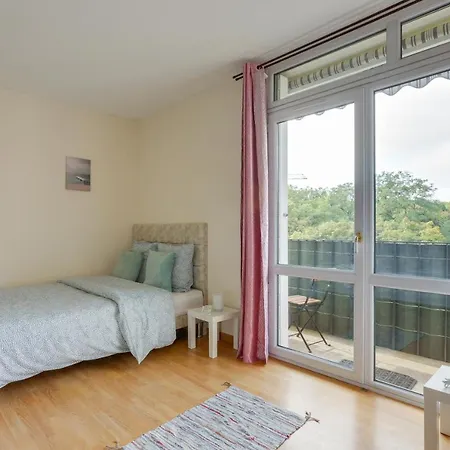 Chic And Spacious Apart With Parking Διαμέρισμα