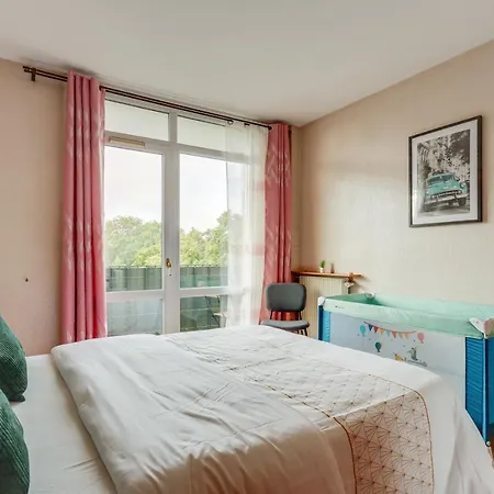 Διαμέρισμα Chic And Spacious Apart With Parking