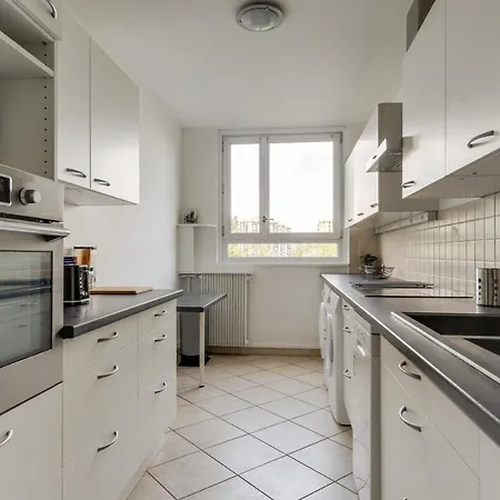 Chic And Spacious Apart With Parking Διαμέρισμα